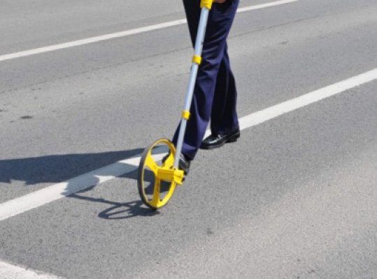 La volan fără permis, a făcut accident şi a fugit